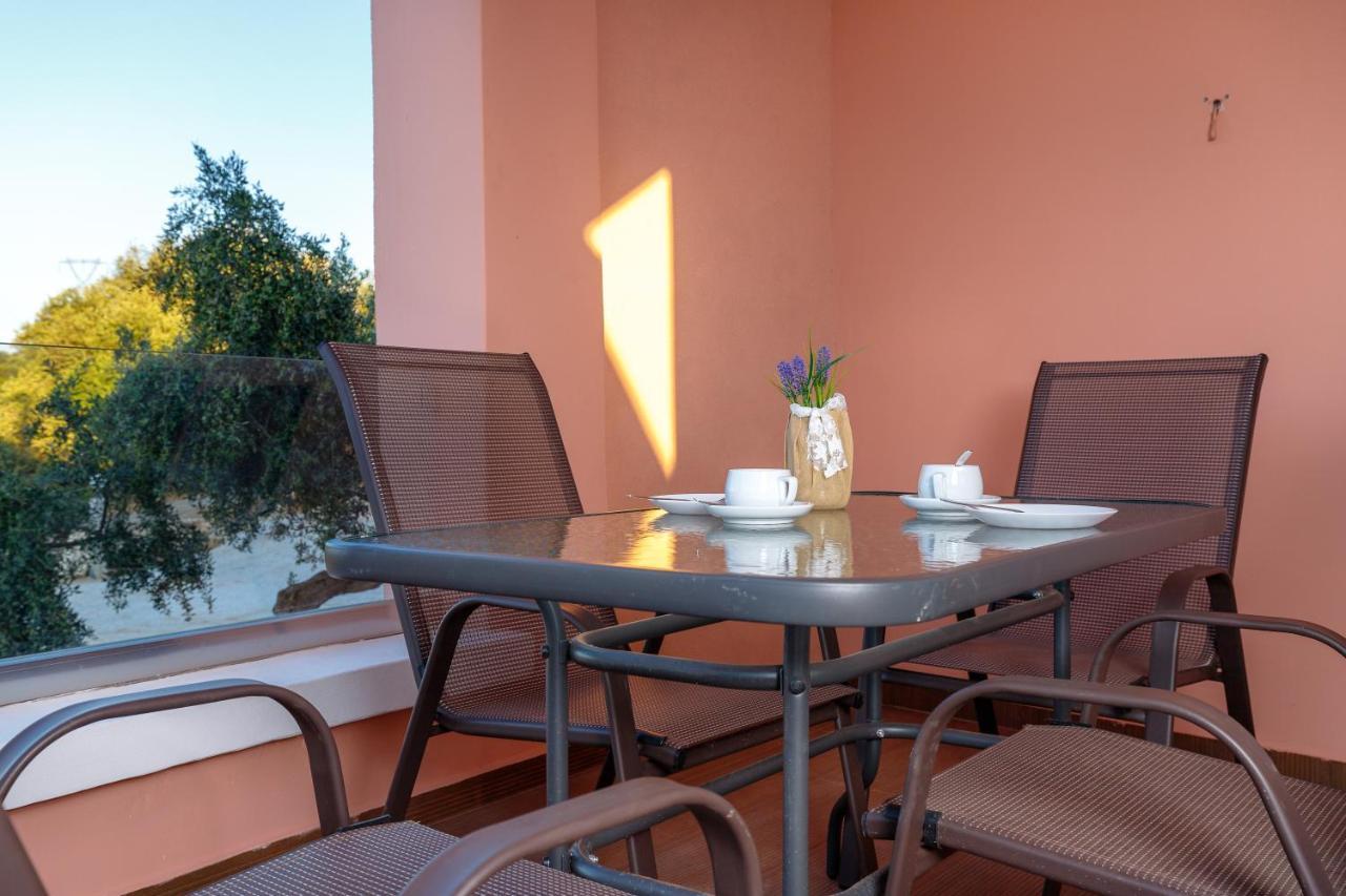 Georgioupoli Studio 2 With A Pool And Lake Views Dış mekan fotoğraf