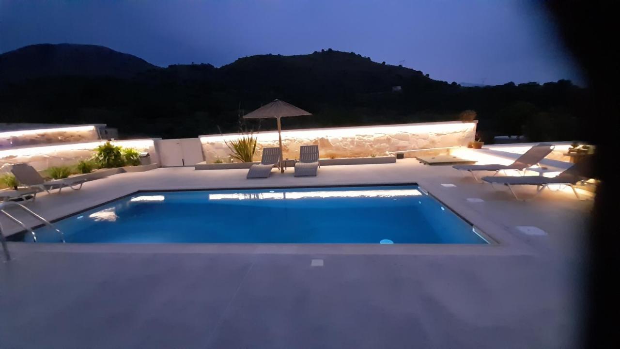 Georgioupoli Studio 2 With A Pool And Lake Views Dış mekan fotoğraf