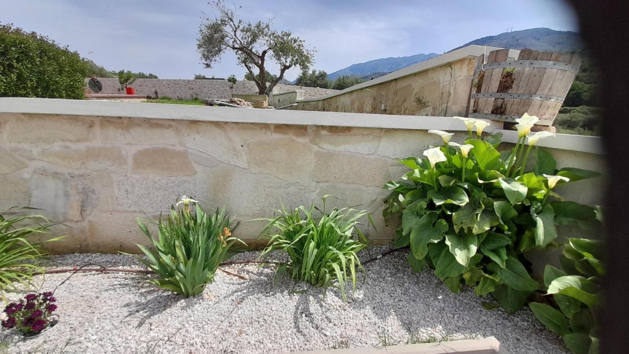Georgioupoli Studio 2 With A Pool And Lake Views Dış mekan fotoğraf